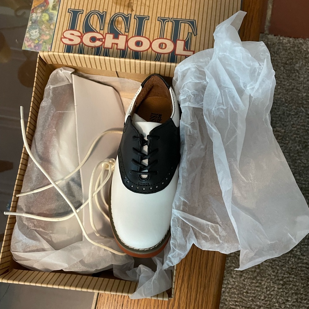 BACK TO SCHOOL TIME! 
Black and White Saddle Shoes
girls size 10.5